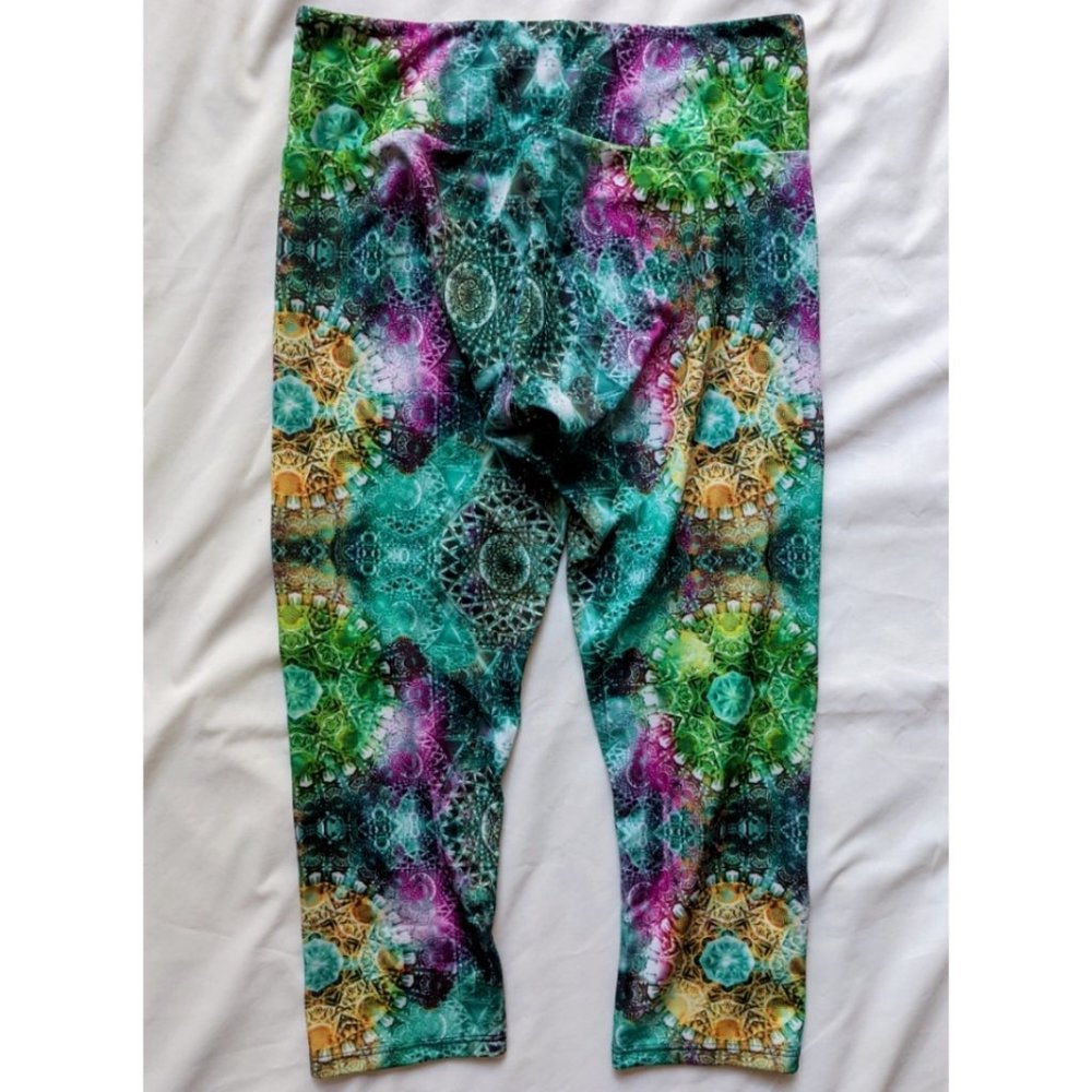 FLEX Psychedelic Mandala Print Capri Yoga Leggings